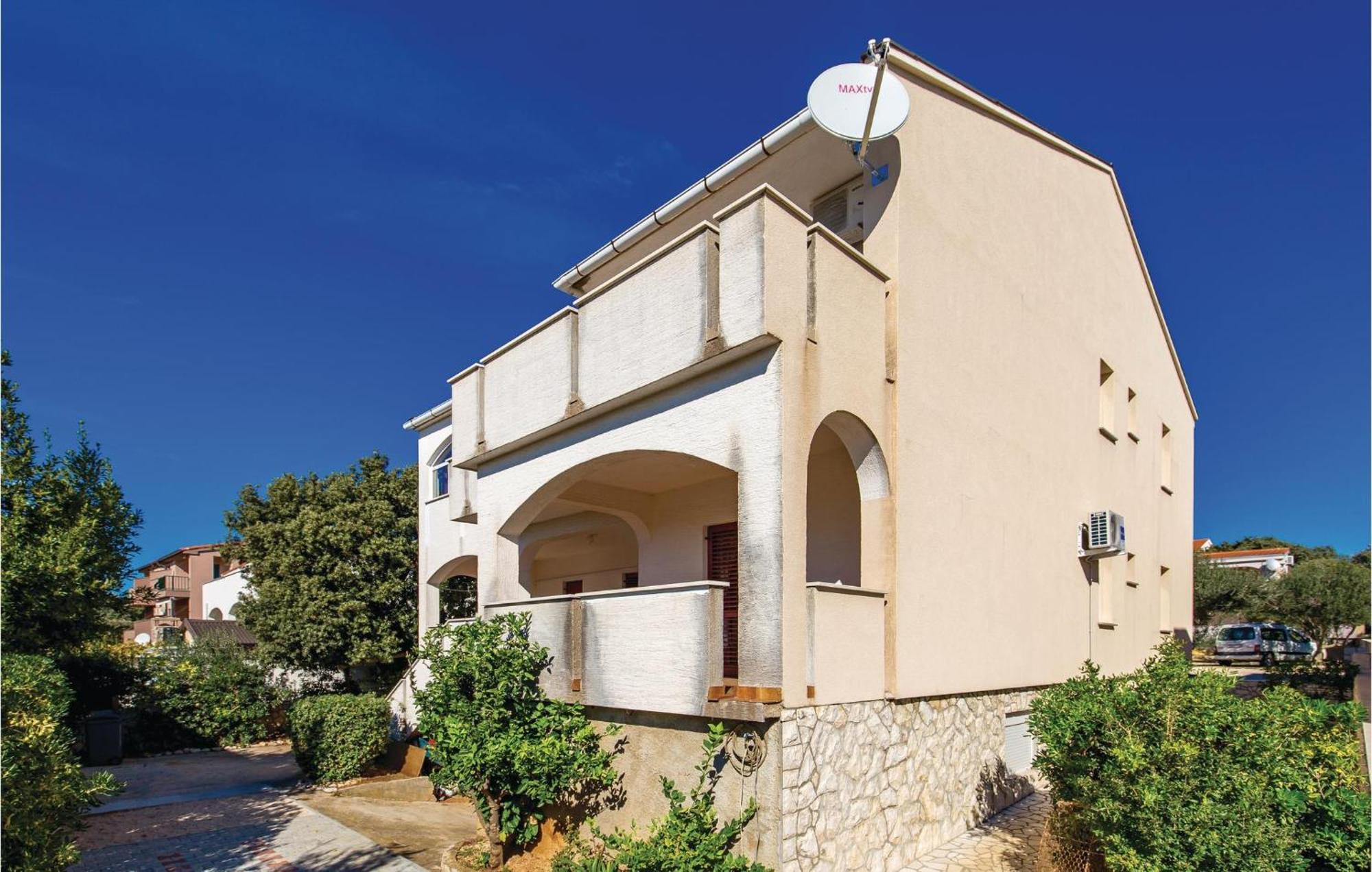 Lovely Apartment In Mandre With Wifi Exterior foto